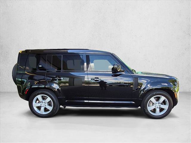 Used 2024 Land Rover Defender 110 X-Dynamic SE AWD/4WD image 4