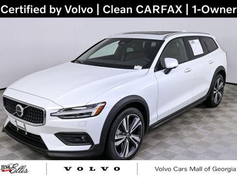Certified 2025 Volvo V60 B5 Cross Country Plus image 1