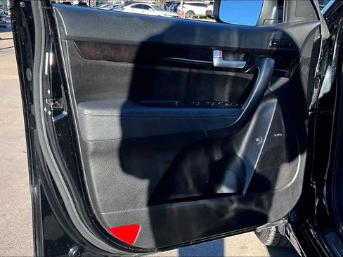 Used 2014 Kia Sorento SX w/ 3rd Row Package image 21