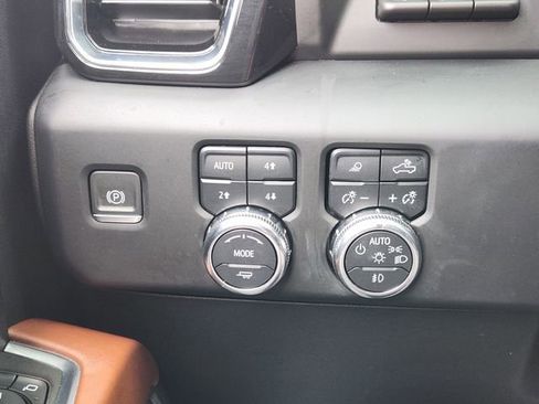 Used 2024 GMC Sierra 2500 Denali Ultimate image 23