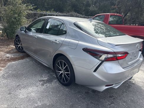 Used 2022 Toyota Camry SE image 6