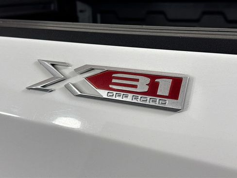 Used 2023 GMC Sierra 1500 SLE w/ X31 Off-Road Package AWD/4WD image 30