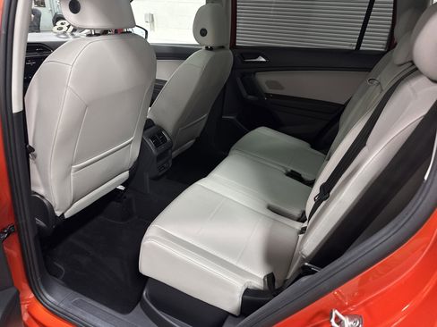 Used 2018 Volkswagen Tiguan SE w/ Panoramic Sunroof Package AWD/4WD image 28