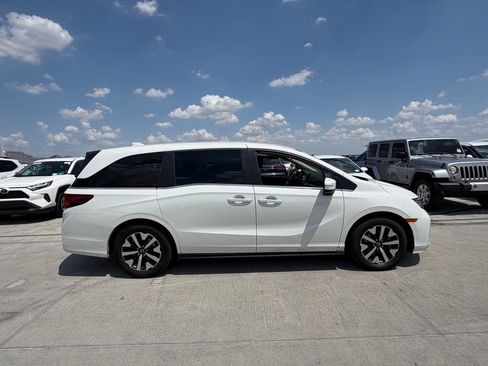 Used 2025 Honda Odyssey EX-L image 3