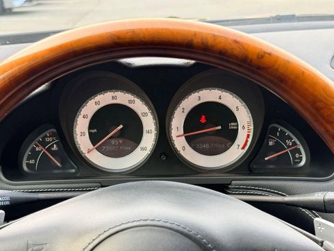 Used 2011 Mercedes-Benz SL 550 image 39
