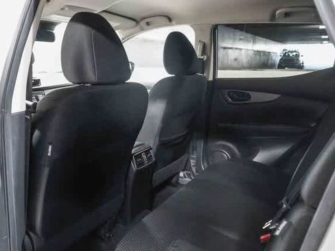 Used 2021 Nissan Rogue Sport S image 18