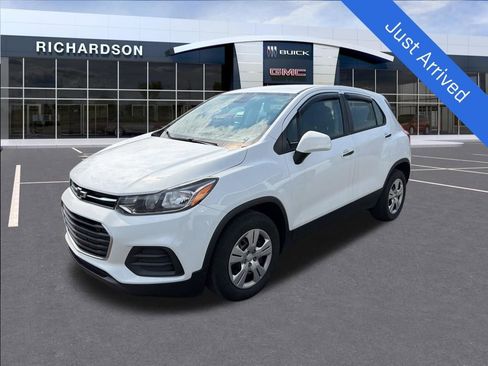Used 2018 Chevrolet Trax LS image 1