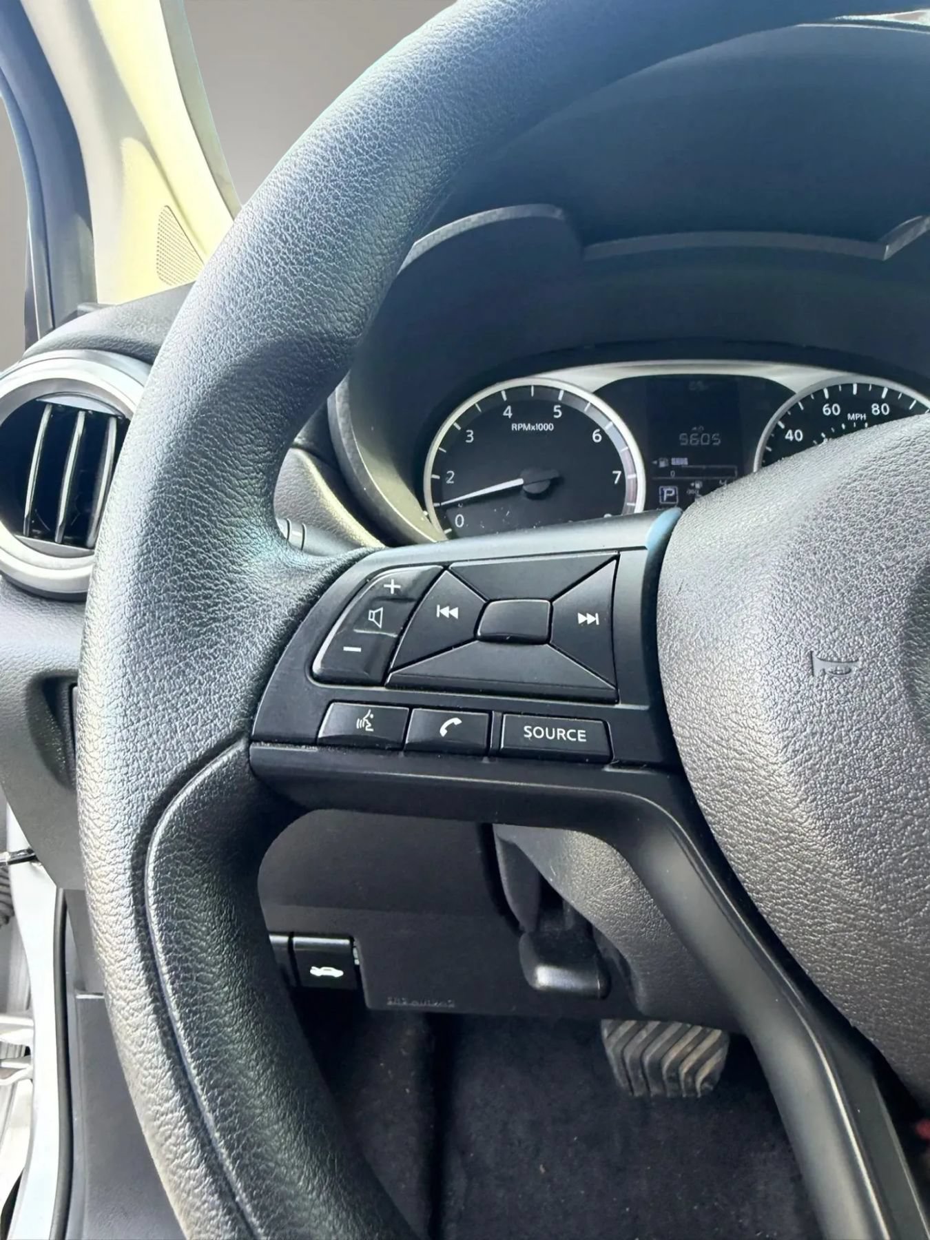 Used 2025 Nissan Versa S FWD image 15
