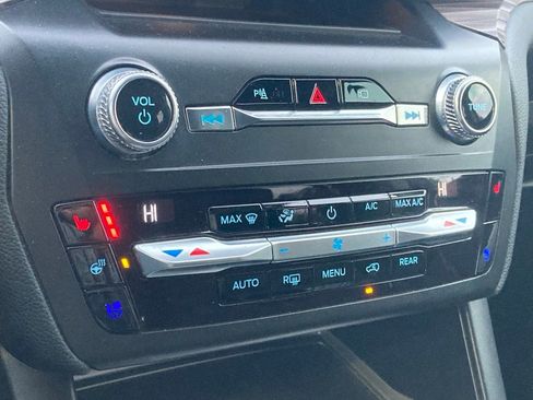 Used 2020 Ford Explorer Limited w/ Class III Trailer Tow Package image 24