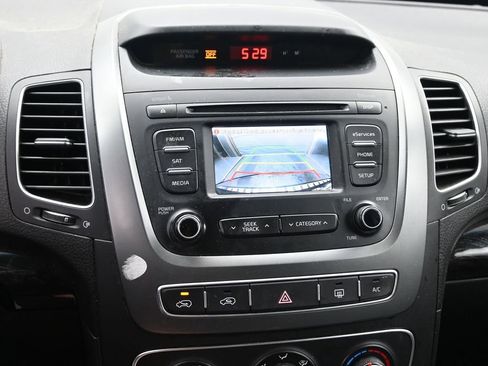 Used 2015 Kia Sorento LX image 17