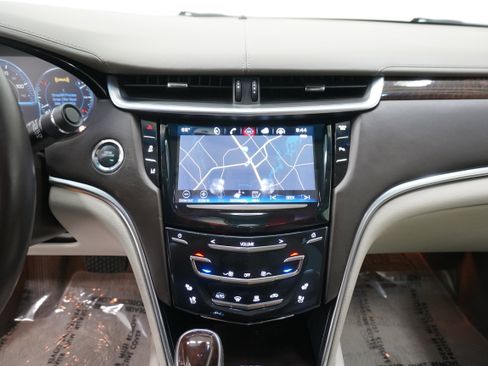 Used 2013 Cadillac XTS Platinum image 24