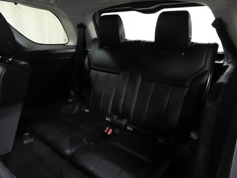 Used 2017 Land Rover Discovery HSE image 29