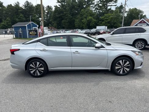 Used 2022 Nissan Altima 2.5 SV image 5