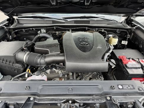 Used 2017 Toyota Tacoma SR5 w/ Tow Package image 13