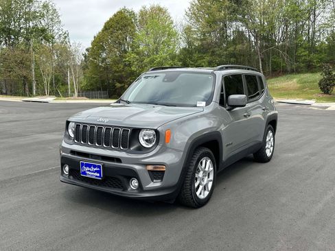 Used 2021 Jeep Renegade Latitude FWD image 3