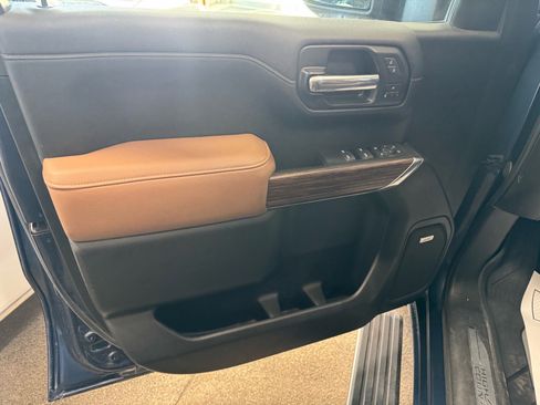 Used 2021 Chevrolet Silverado 1500 High Country w/ Technology Package image 17