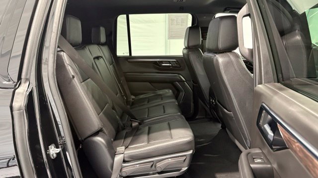 Used 2025 Chevrolet Suburban Z71 AWD/4WD image 28