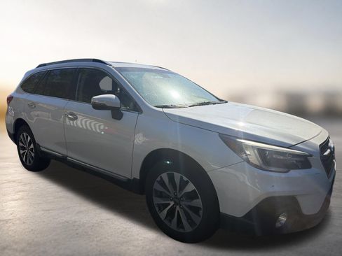 Used 2018 Subaru Outback 3.6R Touring AWD/4WD image 6