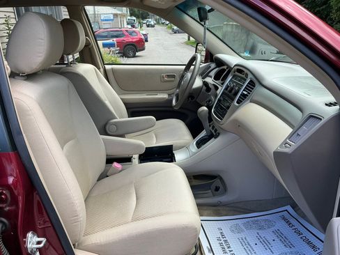 Used 2005 Toyota Highlander 4WD V6 w/ Appearance Pkg image 32