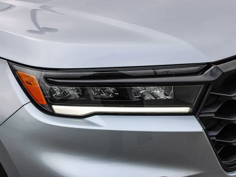 Certified 2025 Honda Pilot Sport image 4