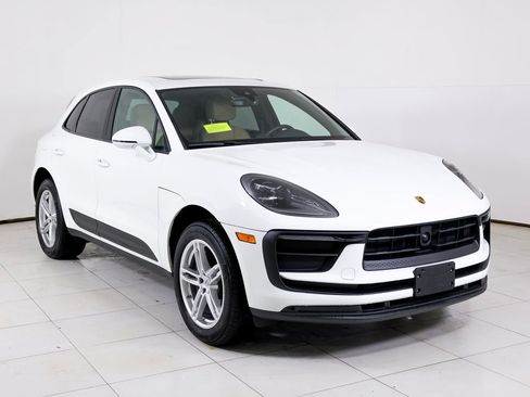 Certified 2026 Porsche Macan AWD/4WD image 10