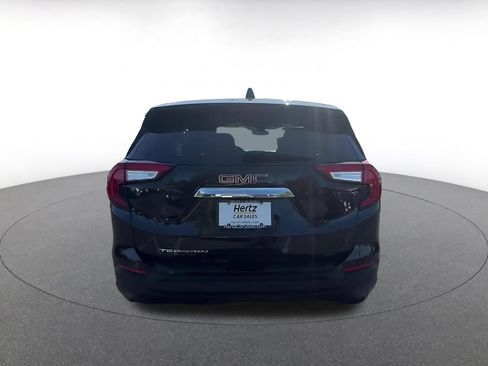 Used 2024 GMC Terrain SLE FWD image 10