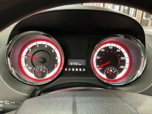 Used 2019 Dodge Grand Caravan SE w/ UConnect Hands-Free Group image 15