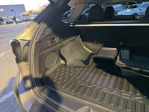 Used 2023 Subaru Outback Limited image 30