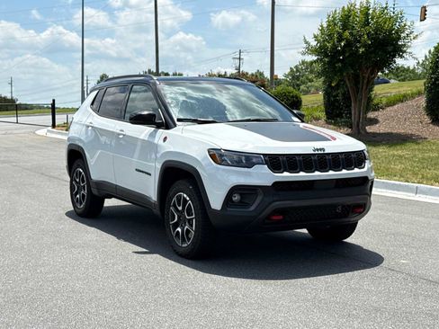 Used 2024 Jeep Compass Trailhawk w/ Sun and Sound Group AWD/4WD image 7
