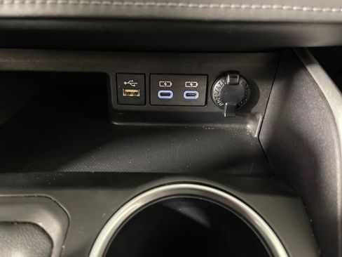 Certified 2023 Toyota Highlander LE image 30