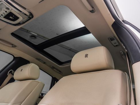 Used 2010 Rolls-Royce Ghost RWD image 18