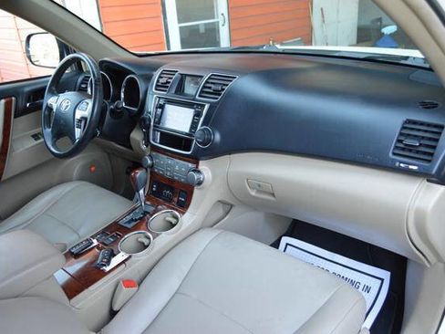 Used 2013 Toyota Highlander Limited image 19