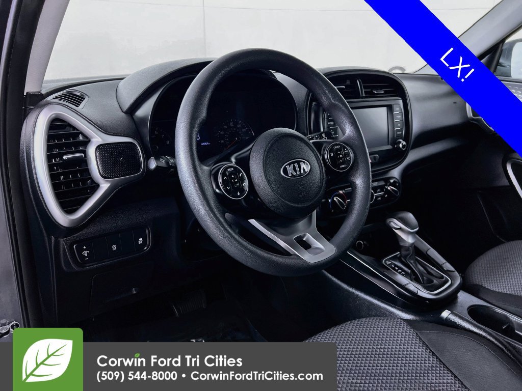 Used 2021 Kia Soul LX FWD image 2