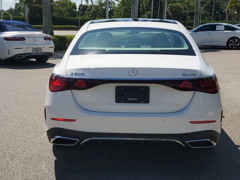 Used 2025 Mercedes-Benz E 350 4MATIC Sedan image 4
