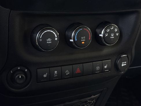 Used 2018 Jeep Wrangler Unlimited Sahara AWD/4WD image 20