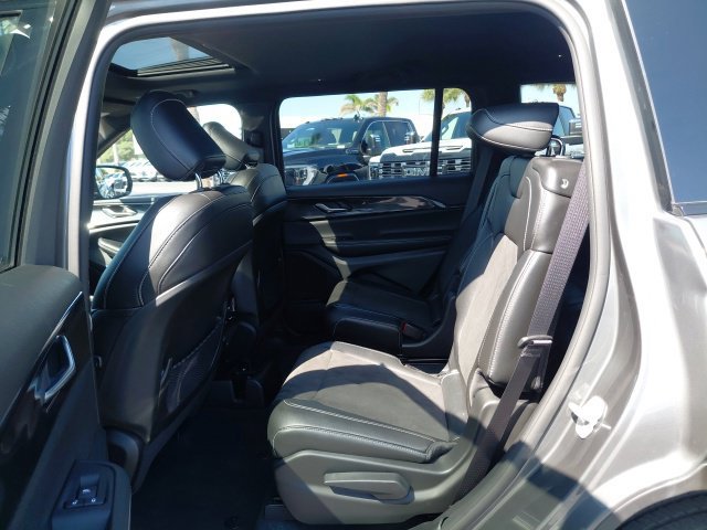 Used 2023 Jeep Grand Cherokee L Laredo RWD image 15