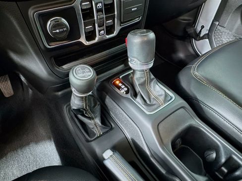 Used 2023 Jeep Wrangler Unlimited Sahara AWD/4WD image 19