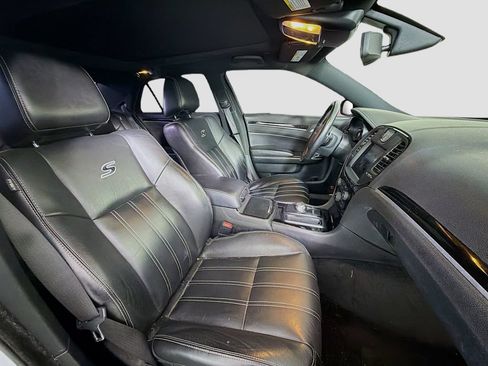 Used 2018 Chrysler 300 S w/ 300S Premium Group RWD image 27