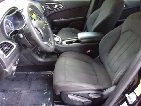 Used 2016 Chrysler 200 Limited FWD image 9