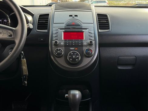 Used 2011 Kia Soul + w/ Audio Pkg image 17
