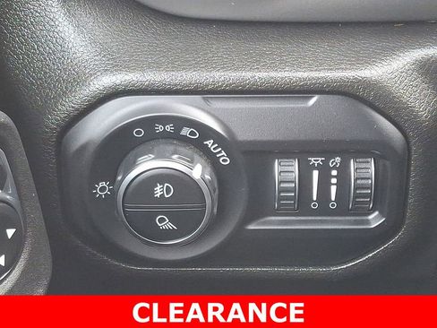 Used 2022 Jeep Gladiator Willys image 24