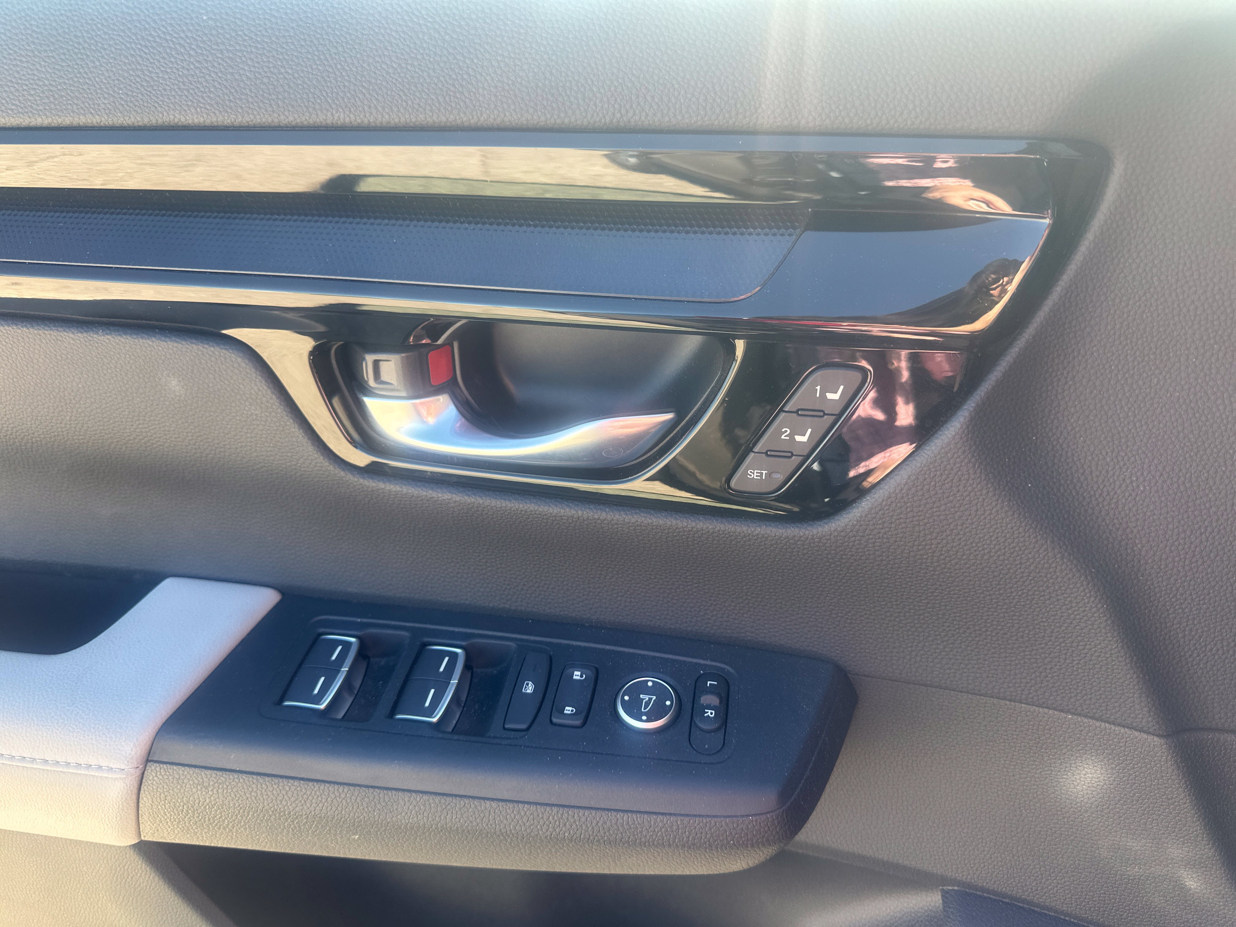 Used 2024 Honda CR-V EX-L image 3