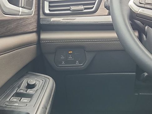 Used 2024 Volkswagen Atlas SEL AWD/4WD image 12