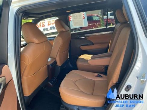 Used 2020 Toyota Highlander Platinum AWD/4WD image 27