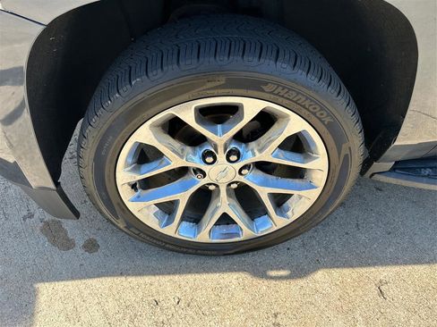Used 2019 Chevrolet Suburban LT AWD/4WD image 28
