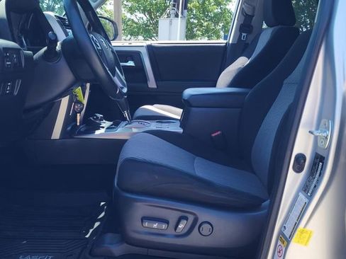Used 2015 Toyota 4Runner SR5 AWD/4WD image 9