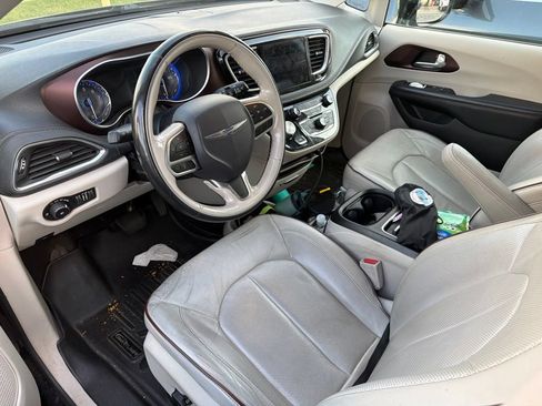 Used 2020 Chrysler Pacifica Limited FWD image 7