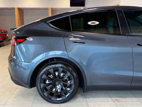 Used 2022 Tesla Model Y Long Range AWD/4WD image 16