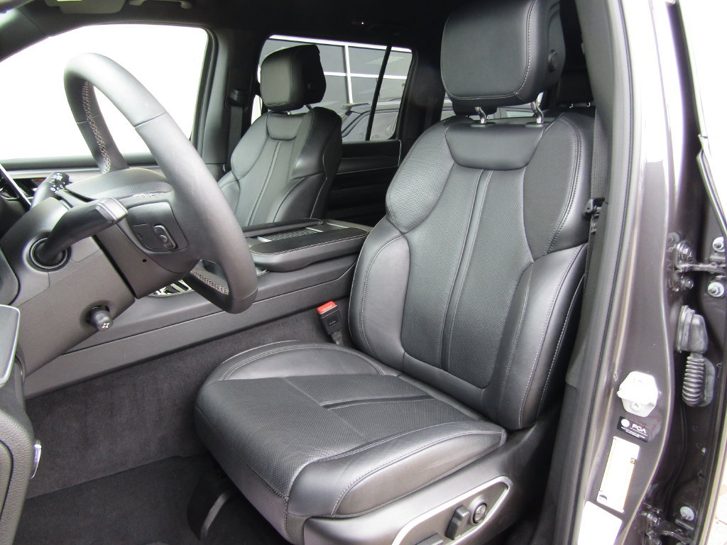 Used 2025 Jeep Wagoneer Series II AWD/4WD image 25