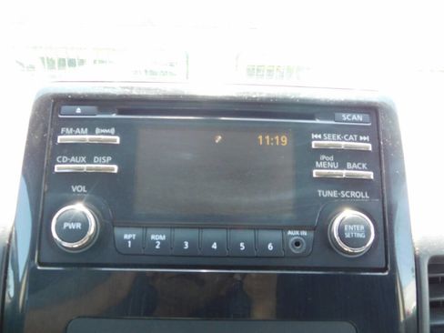 Used 2013 Nissan Titan SV w/ SV Value Truck Pkg image 11